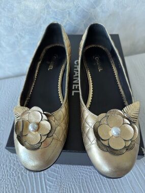 Chanel Gold Metallic Floral Ballet low heels  Flats shoes Size 39,5
